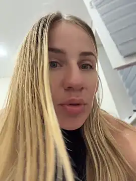 Snapshot of AnnaMist_ chatting on June 28, 5:52 pm AnnaMist online show from June 28, 5:52 pm