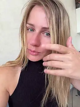 Snapshot of AnnaMist_ chatting on July 12, 2:57 am AnnaMist online show from July 12, 2:57 am