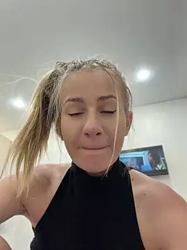 Snapshot of AnnaMist_ chatting on July 16, 6:58 pm AnnaMist online show from July 16, 6:58 pm