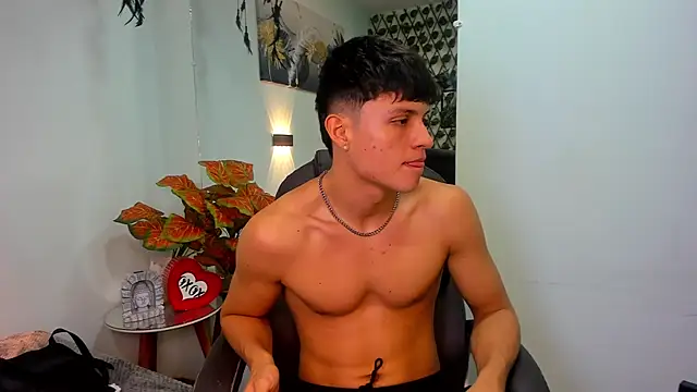 Snapshot of drago_ivan chatting on July 14, 12:33 pm drago ivan online show from July 14, 12:33 pm