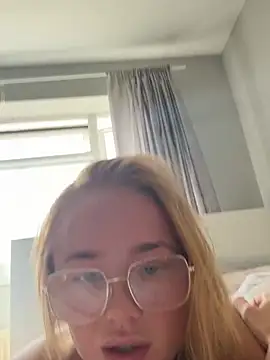 miaflowerxx online show from July 30, 10:58 am