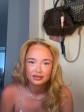miaflowerxx online show from July 31, 12:26 pm