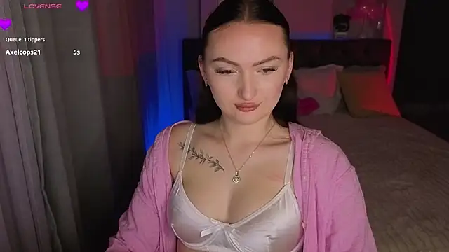 Snapshot of MizLouLou chatting on May 16, 10:19 pm MizLouLou online show from May 16, 10:19 pm