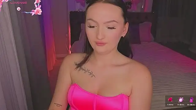Snapshot of MizLouLou chatting on May 29, 2:20 am MizLouLou online show from May 29, 2:20 am