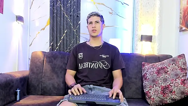 dominic connor online show from June 20, 3:42 am