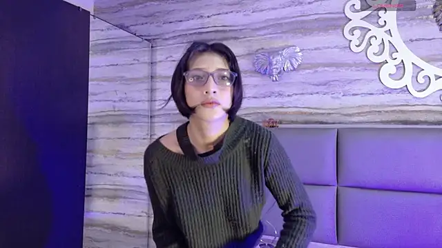 Snapshot of katanablade__ chatting on July 7, 8:57 pm katanablade online show from July 7, 8:57 pm