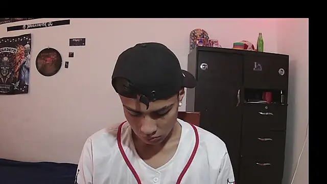 Snapshot of Fenix_hardcock chatting on June 19, 4:22 pm Fenix hardcock online show from June 19, 4:22 pm