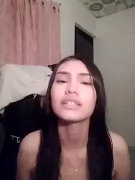 Snapshot of _BellaCute_ chatting on June 28, 5:02 am BellaCute online show from June 28, 5:02 am
