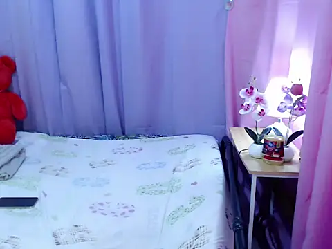 Snapshot of your_mistisa chatting on June 8, 3:29 am your mistisa online show from June 8, 3:29 am
