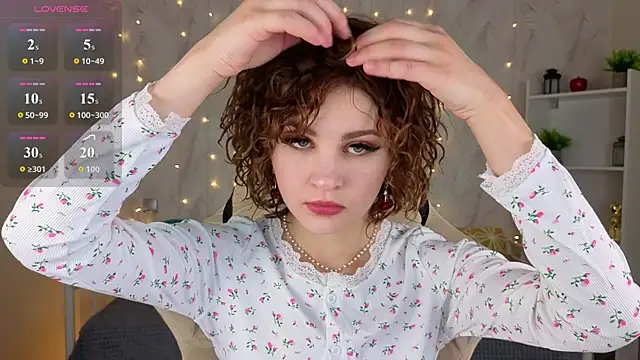 Snapshot of Kira__Fluffy chatting on July 15, 12:05 am Kira Fluffy online show from July 15, 12:05 am