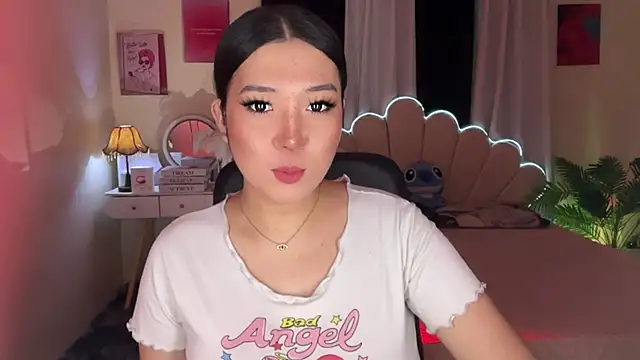 Snapshot of RingMyBelle chatting on June 13, 11:52 am RingMyBelle online show from June 13, 11:52 am