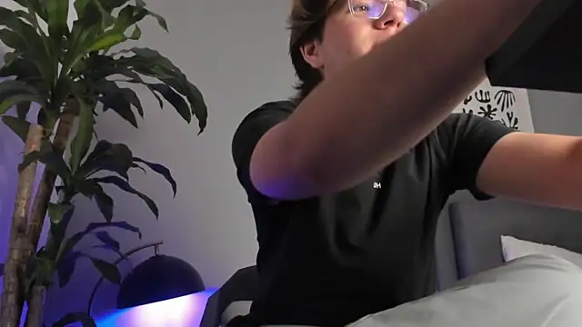 Snapshot of LucasMoraless chatting on May 25, 1:28 pm LucasMoraless online show from May 25, 1:28 pm