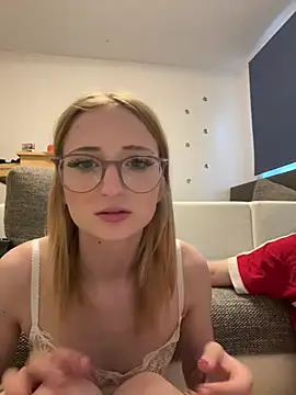 Snapshot of LauraundSteve_ chatting on May 31, 6:09 pm LauraundSteve online show from May 31, 6:09 pm