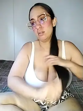 Snapshot of Pamela_sa chatting on July 16, 8:04 pm Pamela sa online show from July 16, 8:04 pm