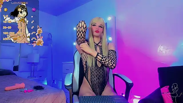 Snapshot of Isabella_Kirk_ chatting on May 19, 12:00 pm Isabella Kirk online show from May 19, 12:00 pm