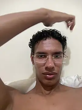 Snapshot of gabrielsalu chatting on June 2, 6:43 pm gabrielsalu online show from June 2, 6:43 pm