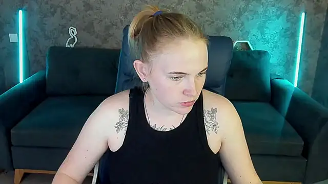 Snapshot of NikkyReyyy chatting on May 19, 1:06 pm NikkyReyyy online show from May 19, 1:06 pm