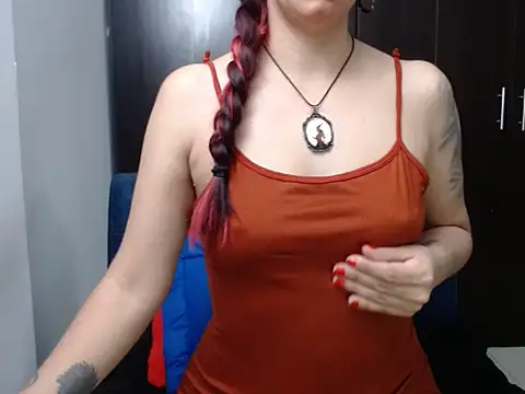red milf  online show from June 6, 11:09 pm
