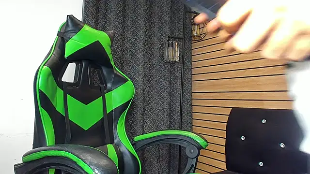 Brandoncrew online show from May 15, 5:36 am