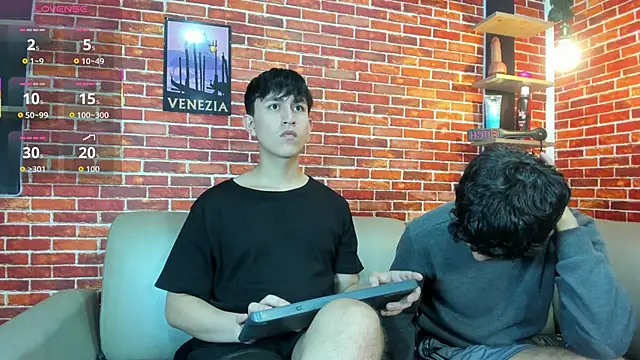 Hoot boyss  online show from May 19, 8:04 pm