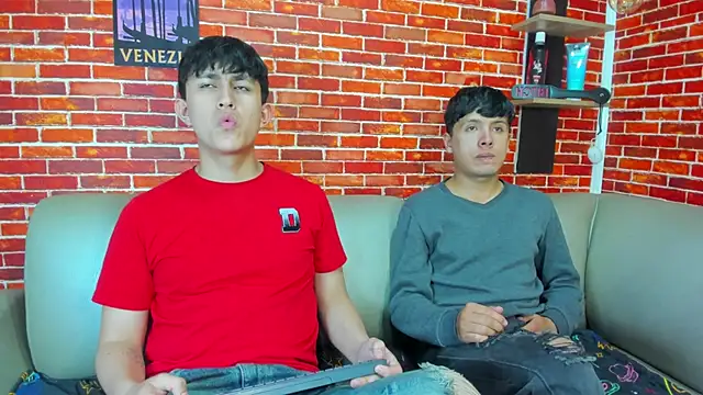 Hoot boyss  online show from May 25, 8:48 pm