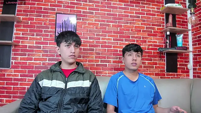 Hoot boyss  online show from May 26, 7:54 pm
