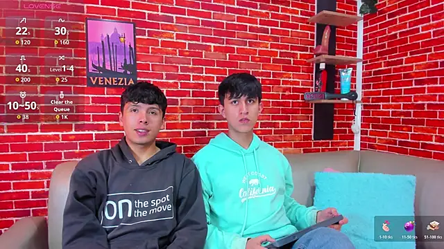 Hoot boyss  online show from May 30, 7:33 pm