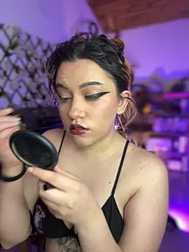 NikkiNix online show from May 31, 1:07 pm