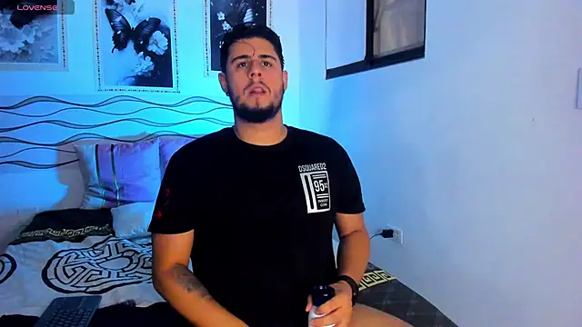 Snapshot of Ryan_evannss_ chatting on May 27, 12:24 pm Ryan evannss online show from May 27, 12:24 pm