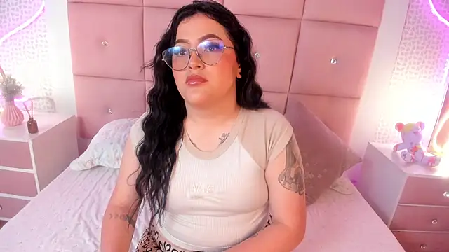 EMILYCARTERMD online show from June 6, 4:17 am