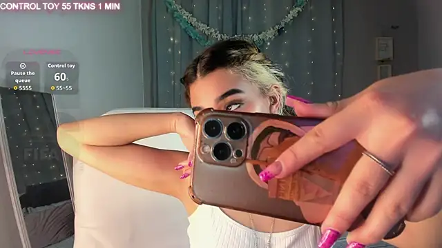 Snapshot of vanillafairy_ chatting on June 25, 8:24 pm vanillafairy online show from June 25, 8:24 pm