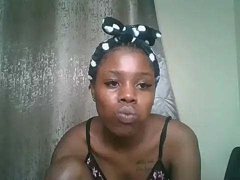 Snapshot of Sexxy_littlemiss chatting on June 2, 4:58 am Sexxy littlemiss online show from June 2, 4:58 am