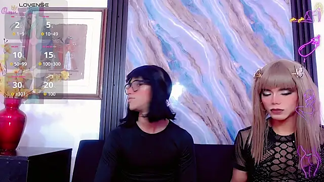 Snapshot of Elena_and_Julian chatting on May 22, 7:08 pm Elena and Julian online show from May 22, 7:08 pm