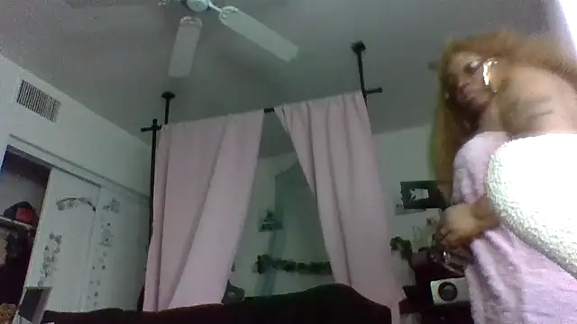 Snapshot of NailGoddessnow chatting on February 8, 12:47 am NailGoddessnow online show from February 8, 12:47 am