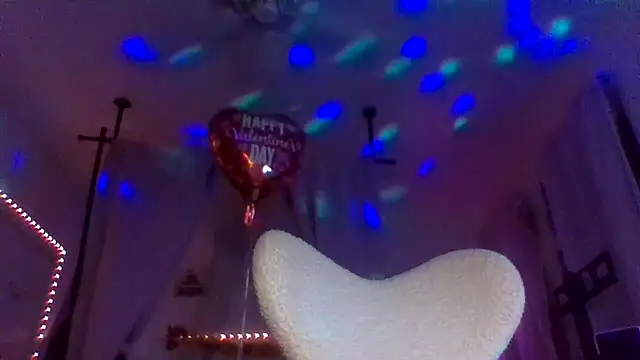 Snapshot of NailGoddessnow chatting on February 15, 8:46 am NailGoddessnow online show from February 15, 8:46 am