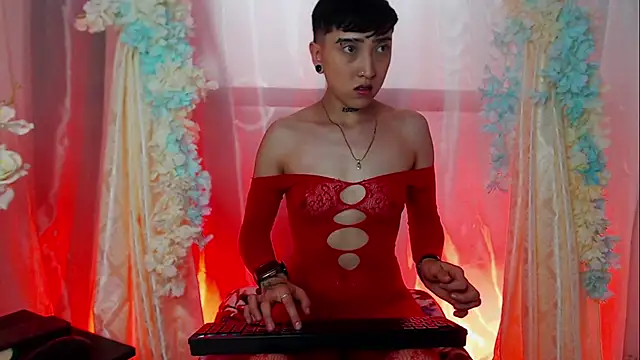 Snapshot of MAXYM_LUXE_ chatting on June 1, 8:32 pm MAXYM LUXE online show from June 1, 8:32 pm