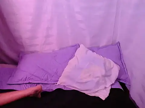 Snapshot of NyxViolet chatting on June 1, 10:22 pm NyxViolet online show from June 1, 10:22 pm