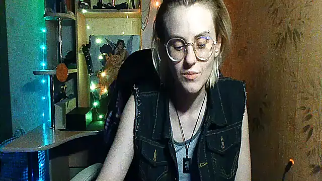Snapshot of __Freya___ chatting on May 19, 9:32 pm Freya online show from May 19, 9:32 pm