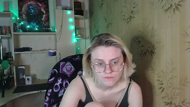 Snapshot of __Freya___ chatting on May 26, 12:17 am Freya online show from May 26, 12:17 am