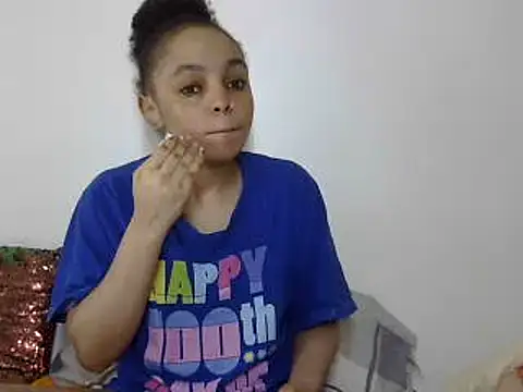 Snapshot of silk_couple1 chatting on June 20, 9:17 pm silk couple1 online show from June 20, 9:17 pm