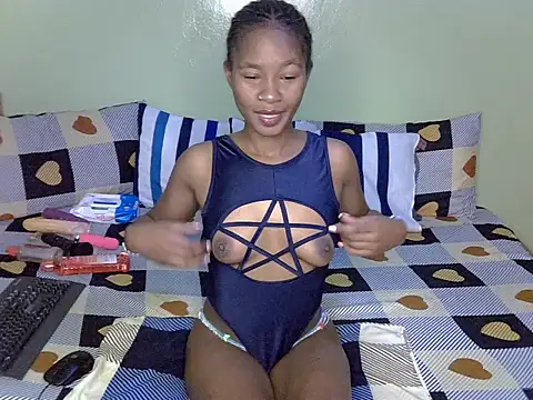 Snapshot of zedd_bliss chatting on June 3, 9:34 am zedd bliss online show from June 3, 9:34 am