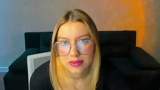 Snapshot of Shakira_Lux chatting on May 21, 1:12 am Shakira Lux online show from May 21, 1:12 am