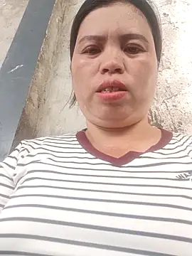 Snapshot of -Yeyi- chatting on May 30, 9:39 am -Yeyi- online show from May 30, 9:39 am