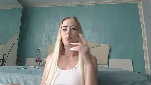 Snapshot of LaraLanee chatting on July 9, 7:29 pm LaraLanee online show from July 9, 7:29 pm