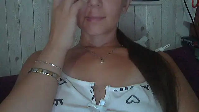 Bella--White online show from July 15, 2:00 pm