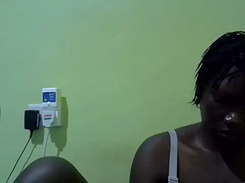 Snapshot of Sweet-Lynn chatting on July 12, 6:59 am Sweet-Lynn online show from July 12, 6:59 am