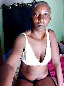 Snapshot of maamypussy chatting on June 16, 7:11 am maamypussy online show from June 16, 7:11 am