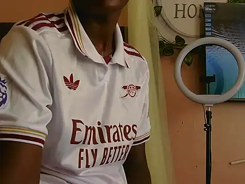 Snapshot of Curvyqueeh chatting on July 2, 7:47 am Curvyqueeh online show from July 2, 7:47 am
