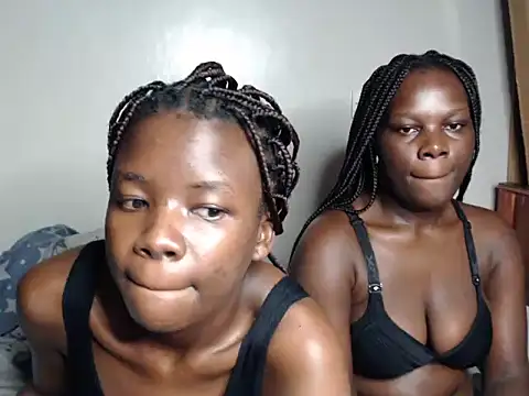 Snapshot of malia_latifa chatting on July 12, 9:28 pm malia latifa online show from July 12, 9:28 pm