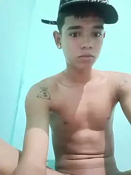 Snapshot of cute_boy_angelx18 chatting on July 15, 1:00 am cute boy angelx18 online show from July 15, 1:00 am